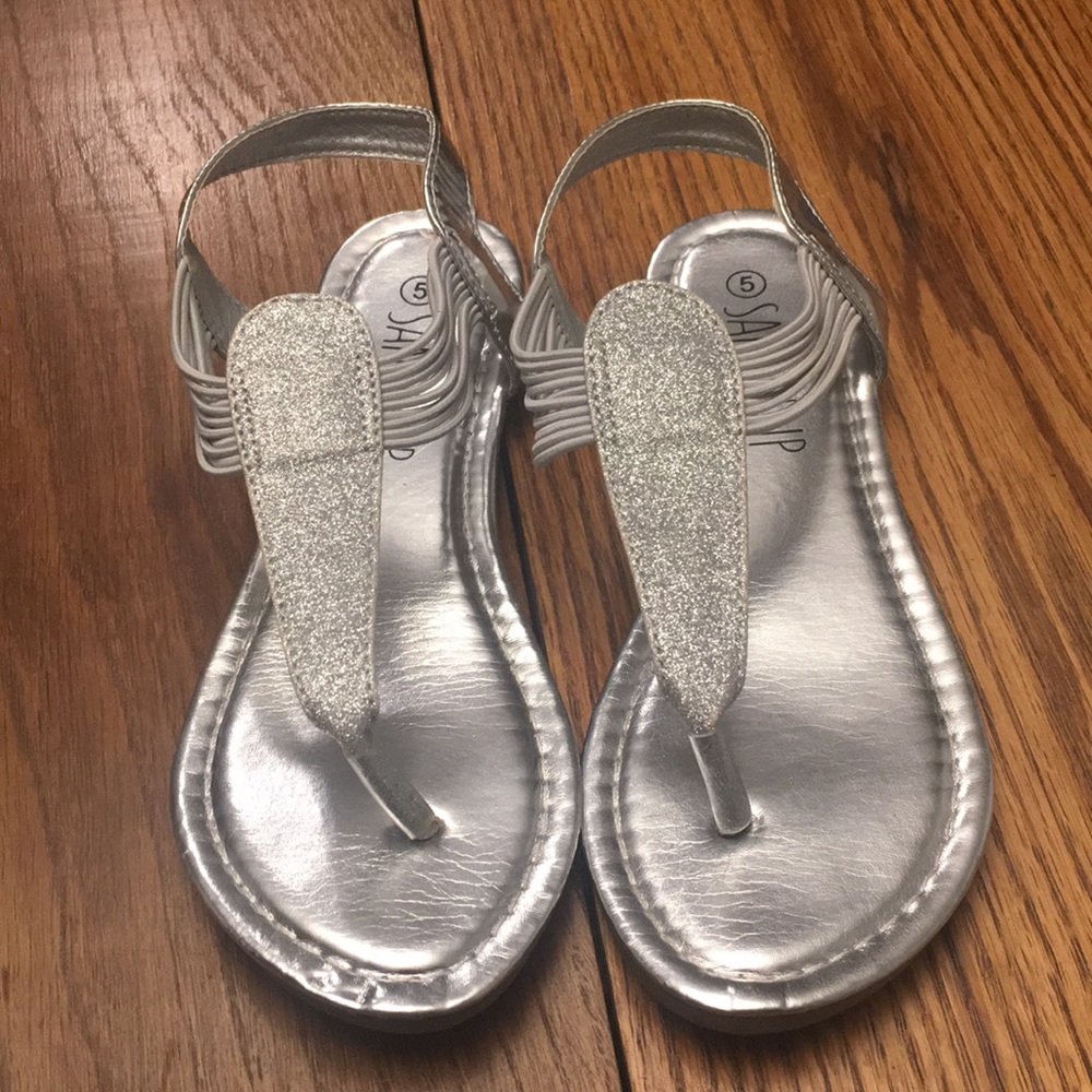 🌷 Silver Sandals 3/$20